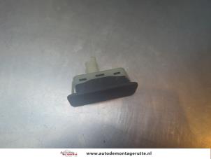 O192213 Gebruikte schakelaar achterklep Renault Megane