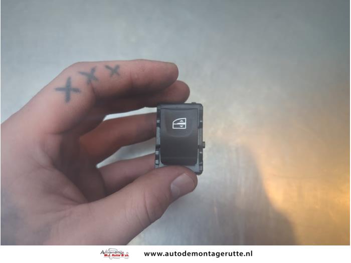 Gebruikte Schakelaar Elektrisch Raam Renault Megane O192214