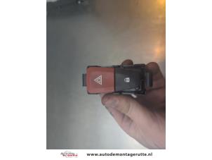 O192217 Gebruikte alarmlicht schakelaar Renault Megane