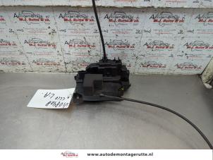 O192259 Gebruikte slotmechaniek portier 4deurs links-achter Renault Clio