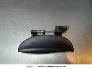 O192285 Gebruikte portiergreep 4deurs links-voor Hyundai Atos