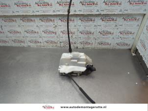 O192308 Gebruikte portierslot mechaniek 2deurs links Renault Twingo