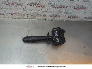 O192384 Gebruikte schakelaar richtingaanwijzer Renault Twingo