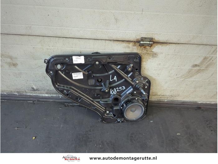 Gebruikte Ruitmechaniek 4Deurs links-achter Volkswagen Golf O192409