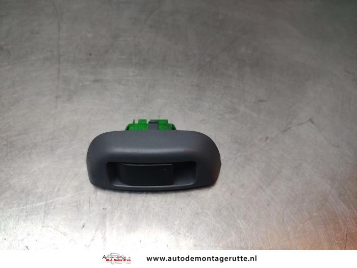 Gebruikte Schakelaar Elektrisch Raam Peugeot 107 O192460