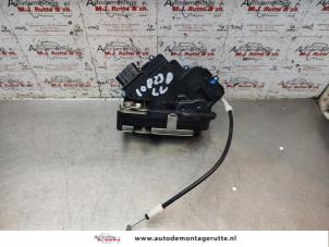 O192528 Gebruikte slotmechaniek portier 2deurs links Smart Fortwo