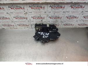 O192530 Gebruikte slotmechaniek portier 2deurs rechts Smart Fortwo