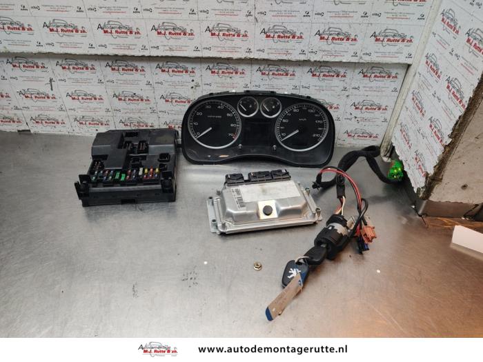 Gebruikte Contactslot + computer Peugeot 307 O192537