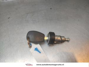 O192587 Gebruikte sleutel+contactslot Renault Twingo