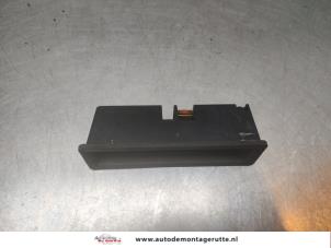 O192596 Gebruikte schakelaar achterklep Audi A4