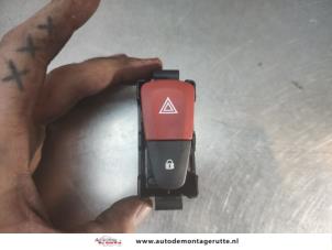 O192615 Gebruikte schakelaar paniekverlichting Renault Grand Scenic