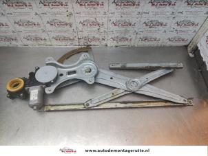 O192627 Gebruikte ruitmechaniek 4deurs links-voor Toyota Corolla Verso