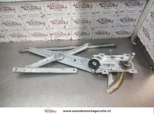 O192628 Gebruikte ruitmechaniek 4deurs links-achter Toyota Corolla Verso