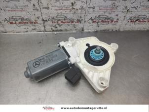 O192656 Gebruikte raammotor portier Mercedes A-Klasse