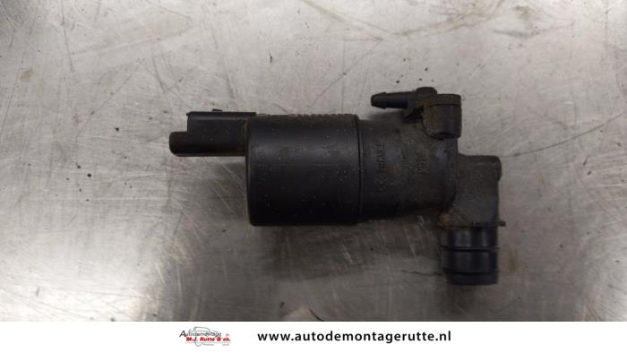 Gebruikte Ruitensproeierpomp voor Peugeot 107 O192685