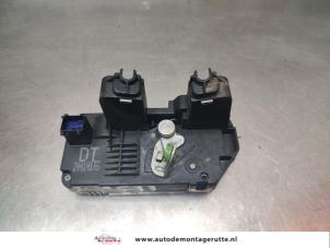 O192689 Gebruikte slotmechaniek portier 4deurs rechts-achter Opel Astra