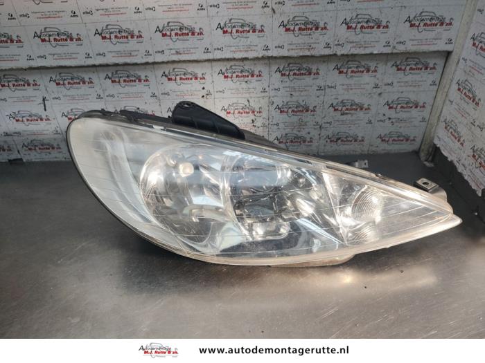 Gebruikte Rechter Koplamp Peugeot 206 O192711