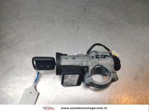 O192743 Gebruikte kontaktslot+sleutel Nissan Primera