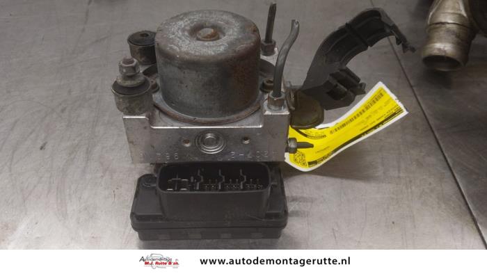 Gebruikte ABS Pomp Toyota Yaris O192765