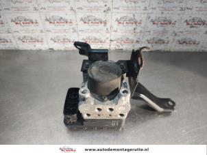 O192779 Gebruikte abs pomp Toyota Rav-4