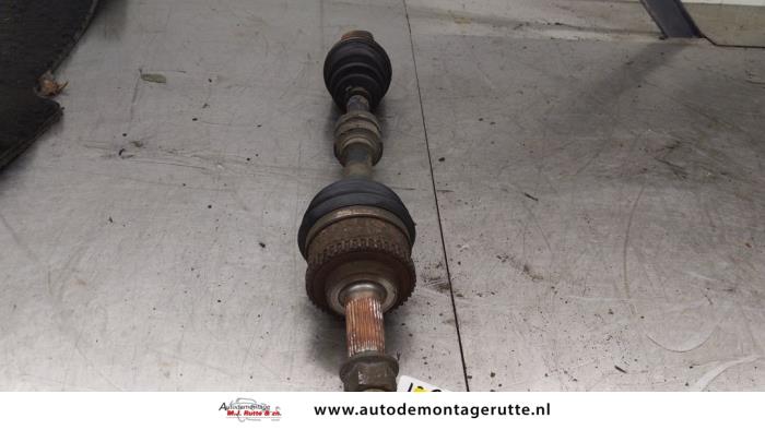 Gebruikte Aandrijfas links-voor Nissan Primera O192832