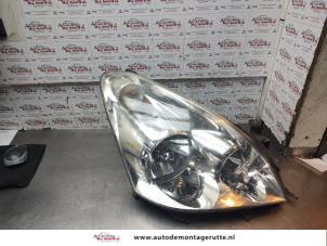 O192895 Gebruikte rechter koplamp Toyota Corolla Verso