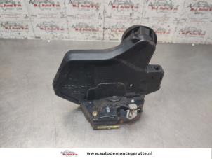 O192938 Gebruikte deurslot mechaniek 4deurs rechts-achter Toyota Corolla Verso