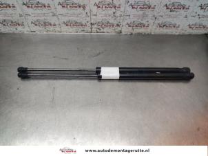 O193025 Gebruikte gasdemperset achterklep Hyundai I10