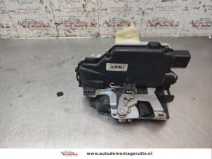 O193044 Gebruikte portierslot mechaniek 4deurs links-voor Volkswagen Golf