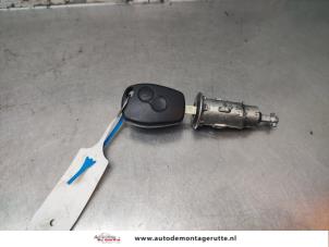 O193043 Gebruikte portierslot cilinder links Renault Twingo