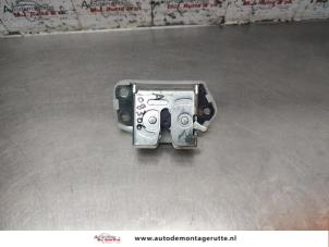 O193113 Gebruikte slotmechaniek achterklep Suzuki Alto