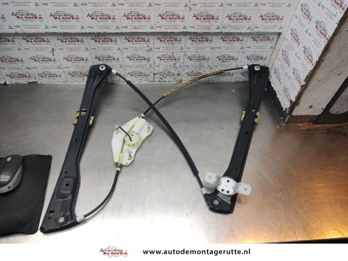 Gebruikte Ruitmechaniek 4Deurs rechts-voor Volkswagen Golf O193118