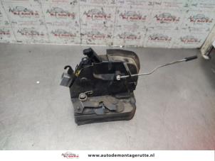 O193219 Gebruikte slotmechaniek portier 4deurs links-achter BMW X5