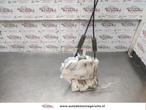 O193244 Gebruikte slotmechaniek portier 4deurs links-achter Honda FR-V