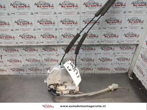 O193243 Gebruikte slotmechaniek portier 4deurs links-voor Honda FR-V