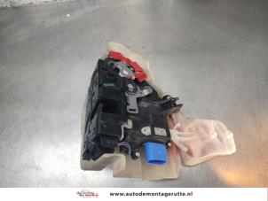 O193269 Gebruikte slotmechaniek portier 4deurs links-achter Volkswagen Touran