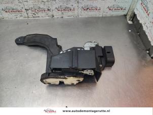 O193349 Gebruikte slotmechaniek portier 2deurs rechts Toyota Rav-4