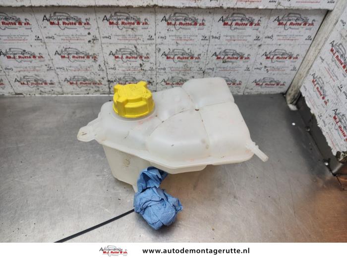 Gebruikte Koelvloeistof Reservoir Mazda 2. O193356