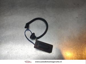 O193535 Gebruikte schakelaar achterklep Chevrolet Aveo