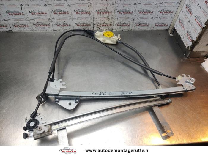 Gebruikte Ruitmechaniek 2Deurs rechts-voor Peugeot 307 O193577