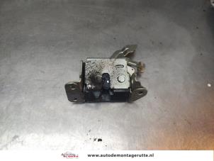 O193594 Gebruikte slotmechaniek achterdeur bus-bestel Nissan NV200