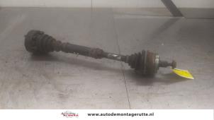 O193618 Gebruikte steekas links-voor Skoda Superb