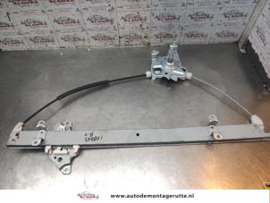 O193615 Gebruikte raammechaniek 2deurs rechts-voor Nissan NV200