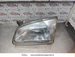 O193708 Gebruikte linker koplamp Toyota Starlet