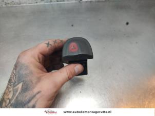 O193709 Gebruikte paniekverlichtings schakelaar Renault Megane Scenic