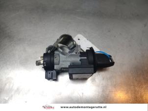 O193715 Gebruikte sleutel+contactslot Opel Vectra