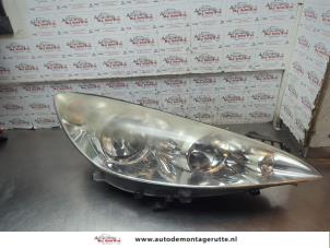 O193761 Gebruikte rechter koplamp Peugeot 308