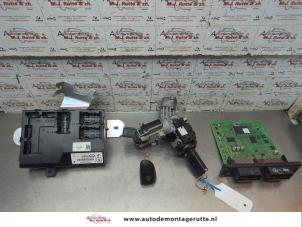 O193949 Gebruikte kontaktslot + computer Mazda 2.