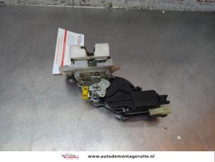 O193975 Gebruikte slotmechaniek achterklep Suzuki Splash