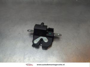 O193992 Gebruikte achterklep slotmechaniek Alfa Romeo Mito